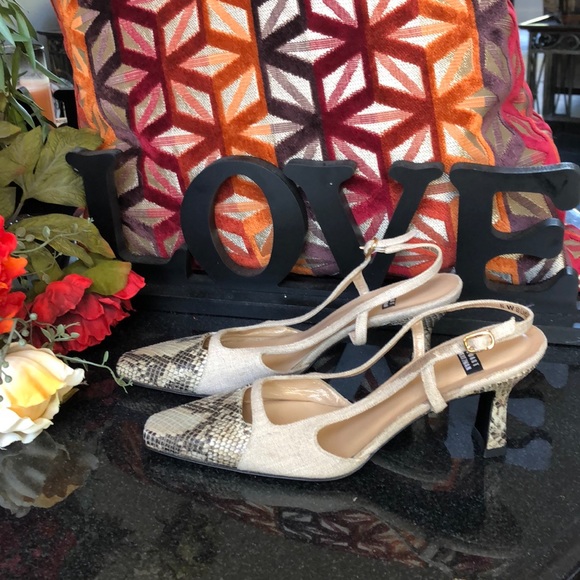 Stuart Weitzman - Picture 2 of 4